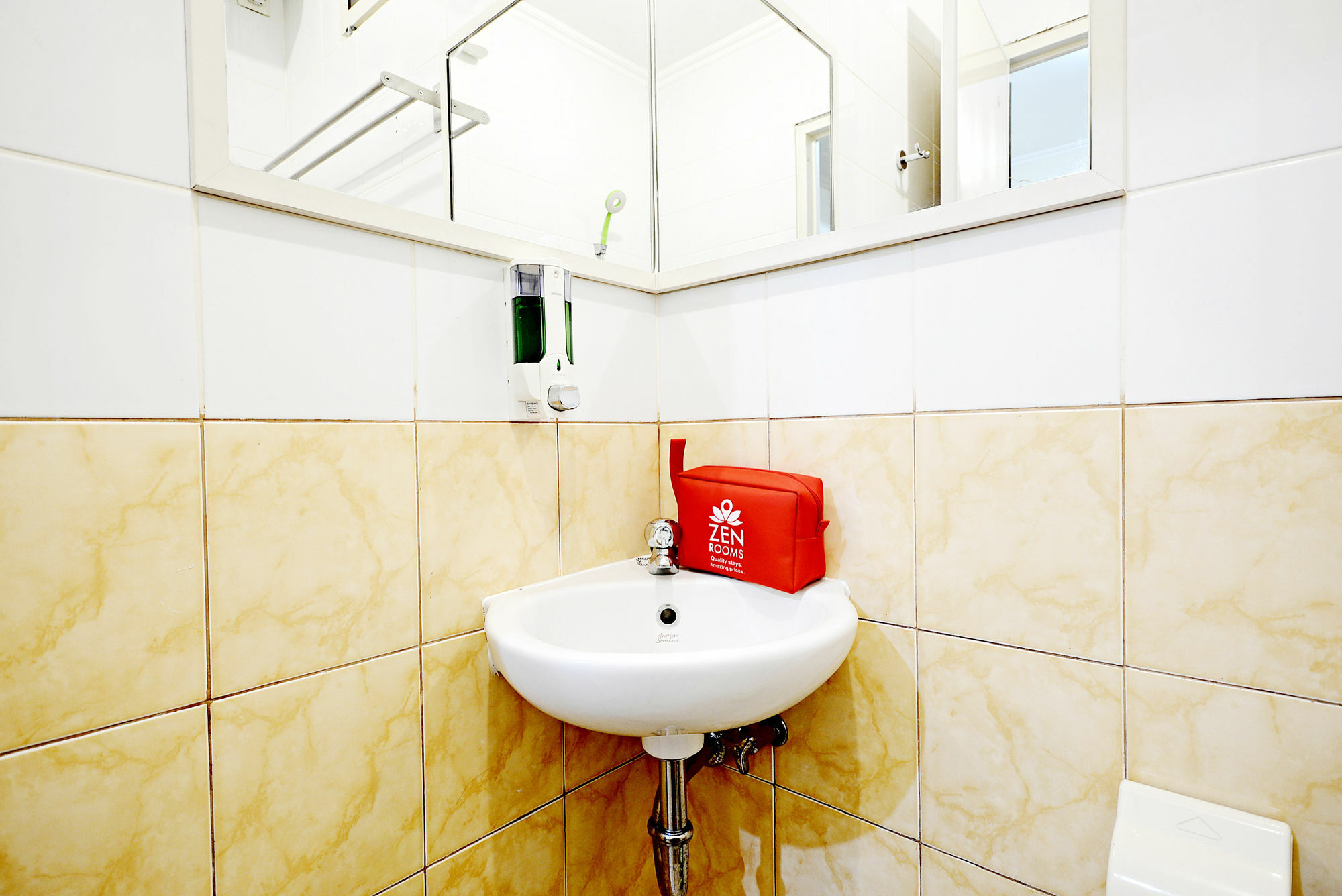Zen Rooms Cideng Barat Jakarta Extérieur photo